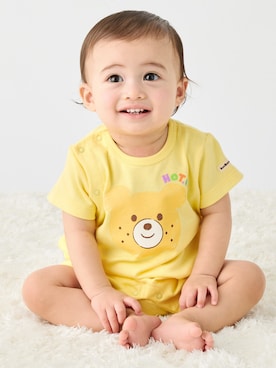 「HOT BISCUITS（ホットビスケッツ）のカラフルビーンズ フェイスプリント ショートオール（ロンパース、イエロー系）」を使った、ミキハウス ホットビスケッツ店さん（キッズ・80cm）の冬コーディネート