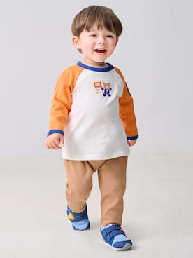 「HOT BISCUITS（ホットビスケッツ）の【Everyday Series】ワンポイント ストレッチ10分丈パンツ（その他パンツ、ベージュ系）」を使った、ミキハウス ホットビスケッツ店さん（キッズ・80cm）の秋コーディネート