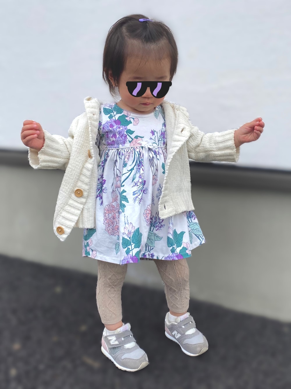 「女の子コーデ、キッズコーデ、1歳、春コーデ、1歳3ヶ月、ワンピース、花柄ワンピース、淡色コーデ」｜「nextのアイテム（ワンピース、ホワイト系）」を使った、Raviさん（キッズ・80cm）の春コーディネートの1枚目の写真