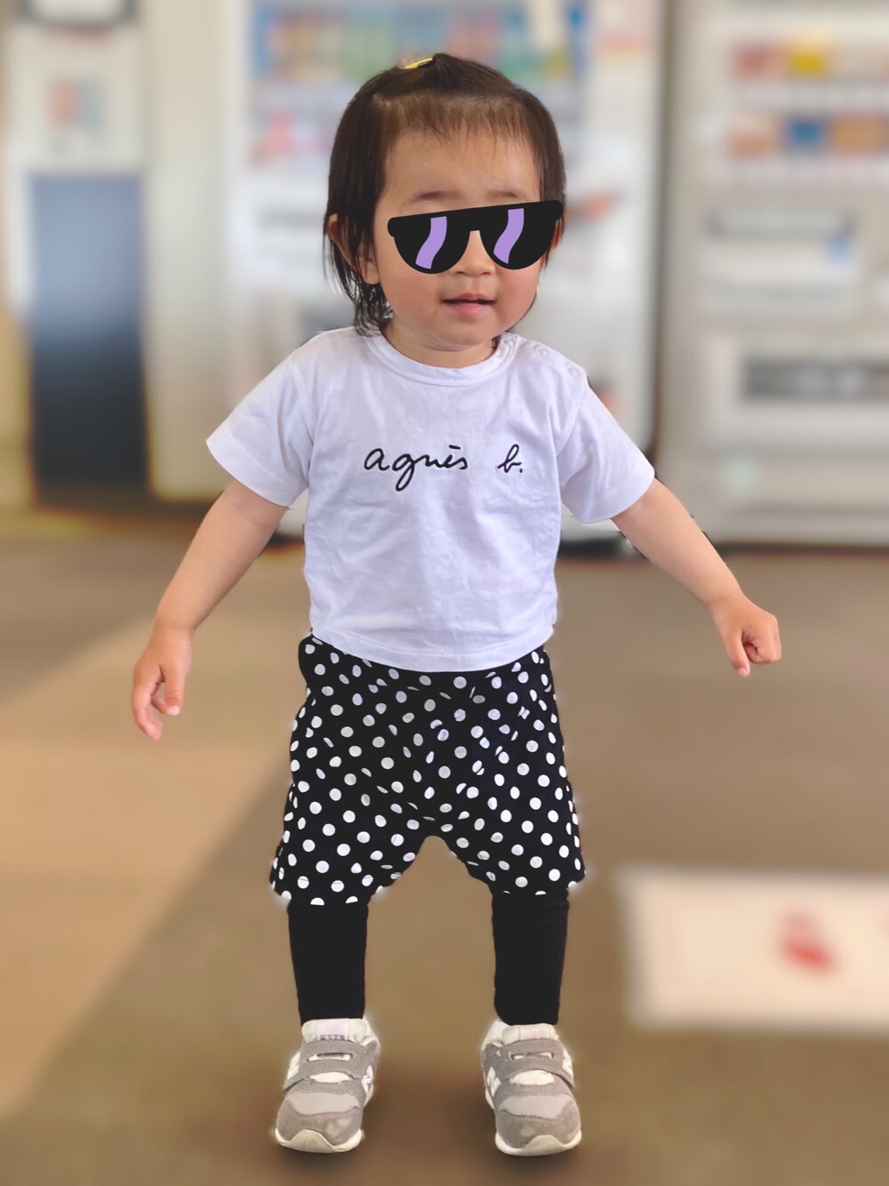 「夏コーデ、おんなのこ、ベビーコーデ、1歳、1歳4ヶ月、アニエスベー、スニーカーコーデ」｜「agnes b.のIBR2 L COMBI　ドットロンパース（ロンパース、ホワイト系）」を使った、Raviさん（キッズ・80cm）の春コーディネートの1枚目の写真