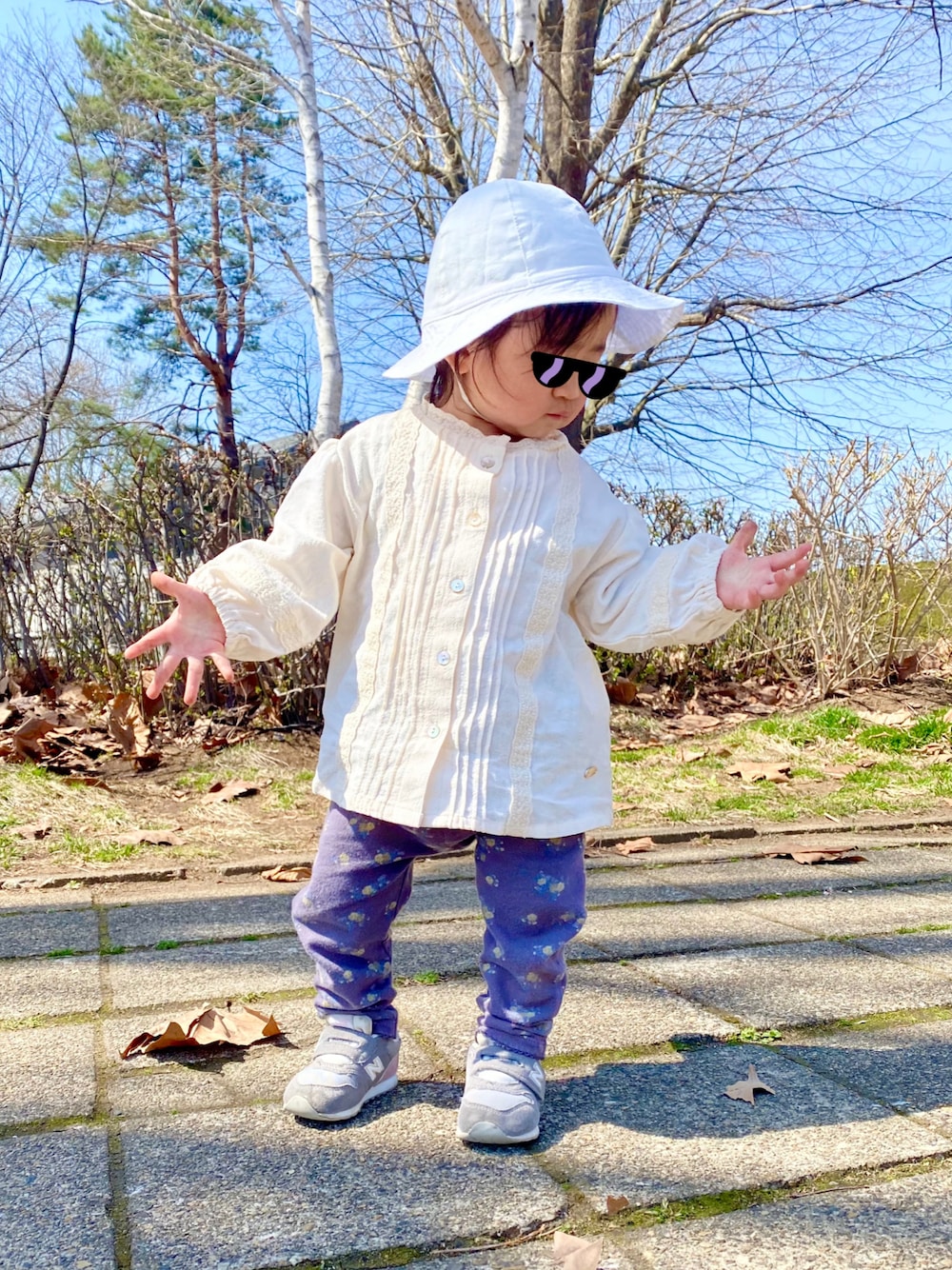 「キッズコーデ、春服みてみて、おんなのこ、ベビーコーデ、1歳3ヶ月、birthday」｜「Birthdayのアイテム（スウェットパンツ、パープル系）」を使った、Raviさん（キッズ・80cm）の春コーディネートの1枚目の写真