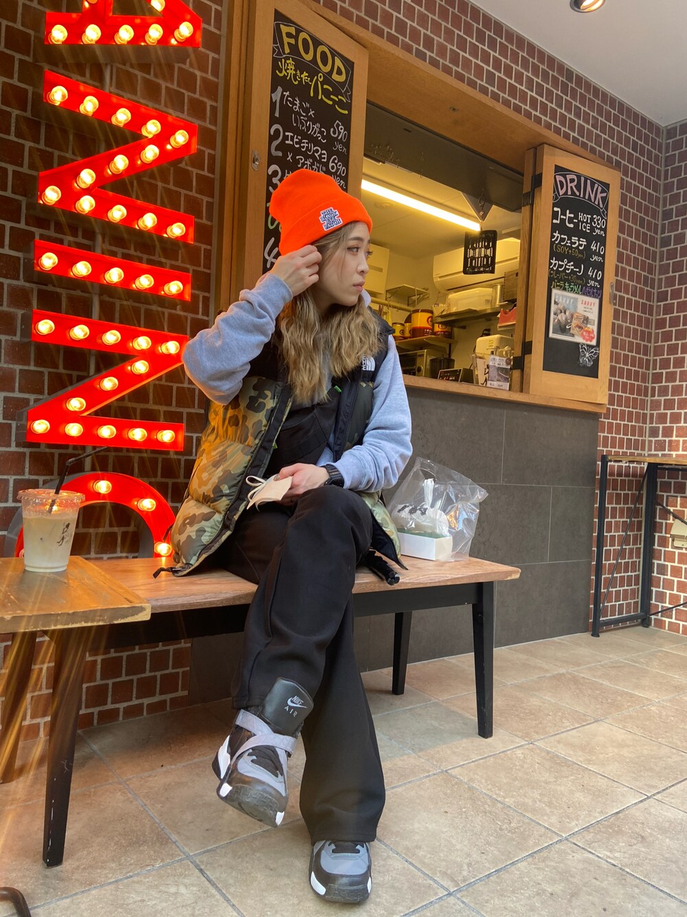 「カジュアルコーデ、秋服コーデ、今日のコーデ、GU、blackeyepatch、NIKE、エアレイド、ニット帽、ノースフェイス、ダウンベスト、スニーカーコーデ」｜「GUのアイテム（パーカー、グレー系）」を使った、tomatoさん（レディース・160cm）の秋コーディネートの1枚目の写真