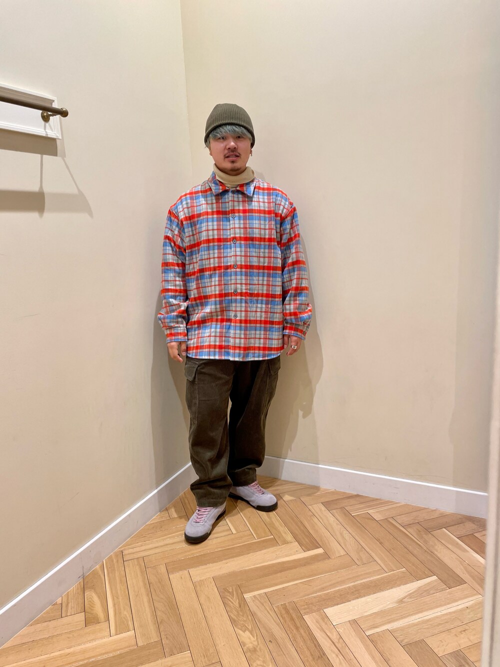 「BEAMSのアイテム（パンツ、グリーン系）」を使った、shuuuuunさん（メンズ・174cm）の冬コーディネートの1枚目の写真