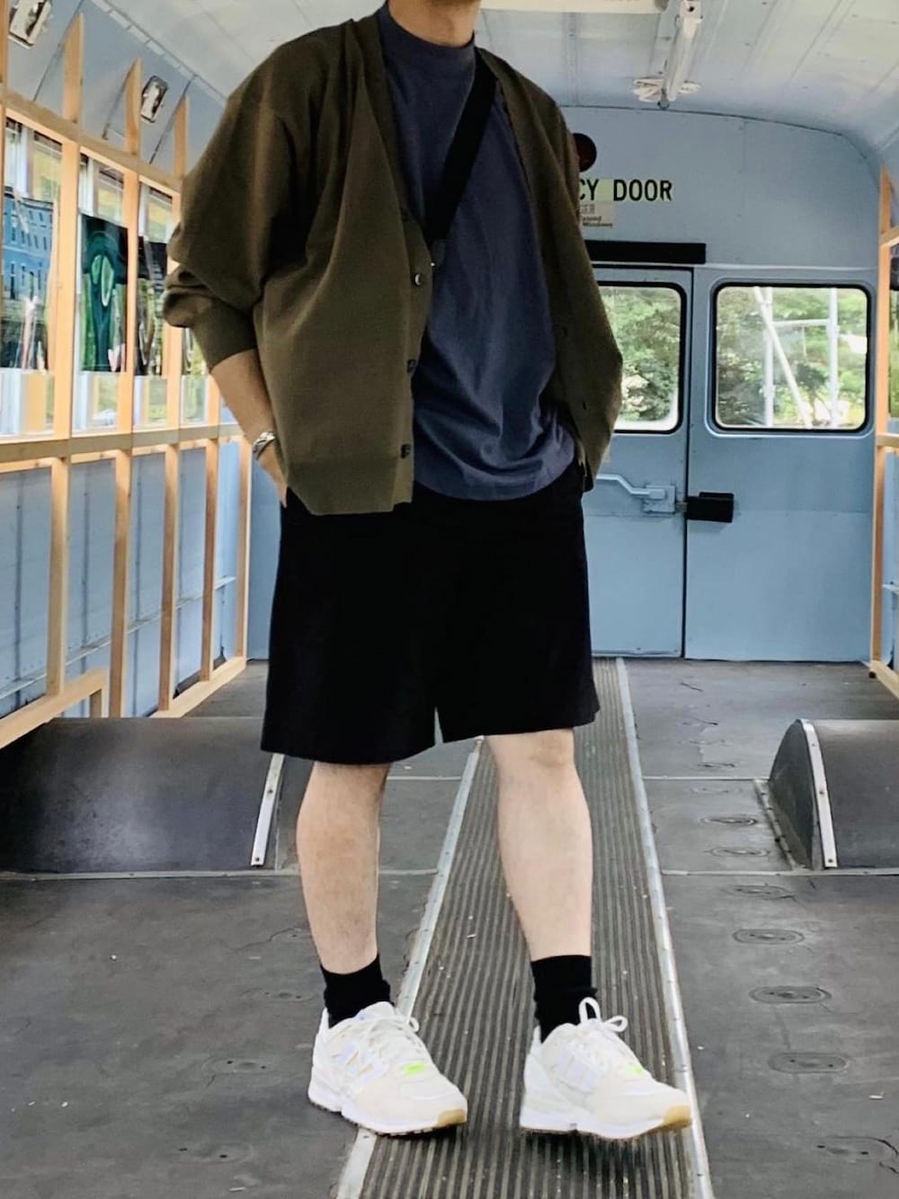 「夏、シンプルスタイル、カジュアル、おしゃれさんと繋がりたい、ショートパンツ、スニーカー、秋コーデ」｜「adidasのアイテム（スニーカー、ホワイト系）」を使った、Yuuki Mizさん（メンズ・165cm）の夏コーディネートの1枚目の写真