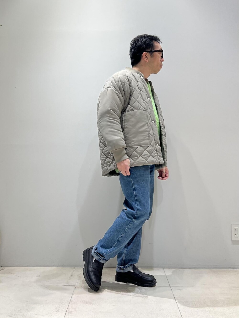 「nergy、ジャケット、タートルネック、ADAM ET ROPÉ、HOMME、UNISEX、骨格ストレート、イエベ、秋コーデ、冬コーデ、秋ファッション、冬ファッション、アウター、ブルゾン、コート」｜「ADAM ET ROPE'の【CESSE】スクラップレザーボリュームソールローファー/リサイクルレザー/ユニセックス（ローファー、ブラック系）」を使った、Yuuki Mizさん（メンズ・165cm）の冬コーディネートの1枚目の写真