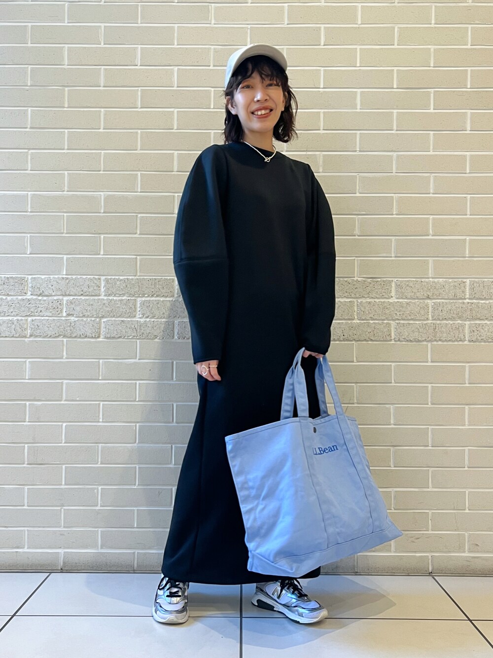 「春服デビュー宣言、春、春服、トートバッグ、低身長、グローサリートート、エルエルビーン、ワンピース、お出かけコーデ、Americana」｜「SALON adam et rope'のボリュームスリーブワンピース（ワンピース、ブラック系）」を使った、miku.さん（レディース・153cm）の春コーディネートの1枚目の写真
