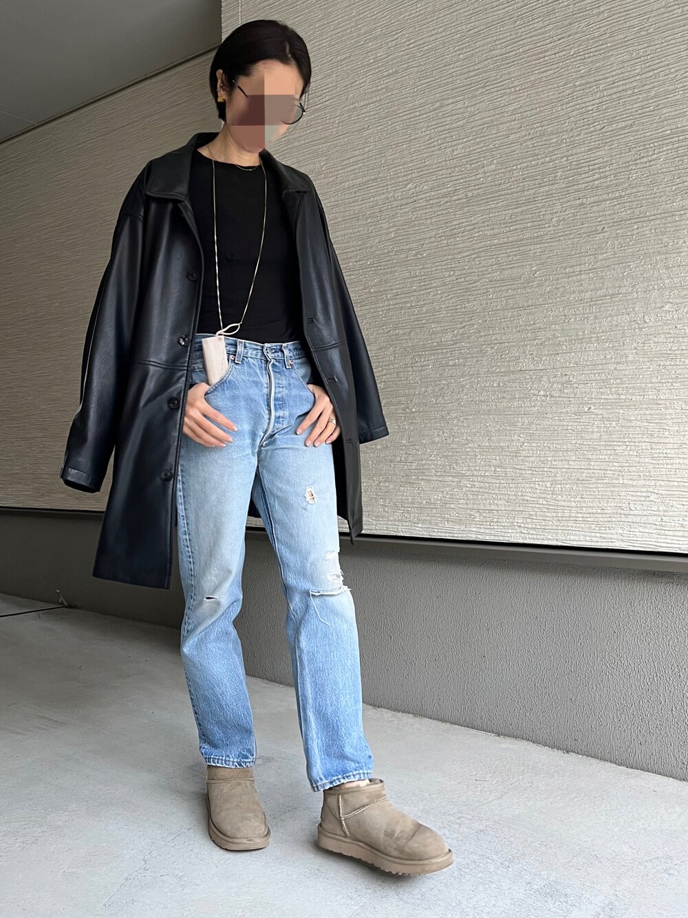 「エコレザー、リーバイス501、リーバイスヴィンテージクロージング、UGG、ブーツコーデ、ブルーデニム、メガネ女子、高身長女子、春アウター、カジュアルコーデ、オトナカジュアル、リーバイス、クラッシュデニム、シアートップス、マスクチェーン」｜「Levi'sのアイテム（デニムパンツ、ブルー系）」を使った、おきゅさん（レディース・167cm）の冬コーディネートの1枚目の写真