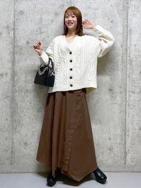 「PAGEBOY（ページボーイ）のケーブルVネックカーディガン（ニット/セーター）」を使った、みはさん（レディース・155cm）の秋コーディネート