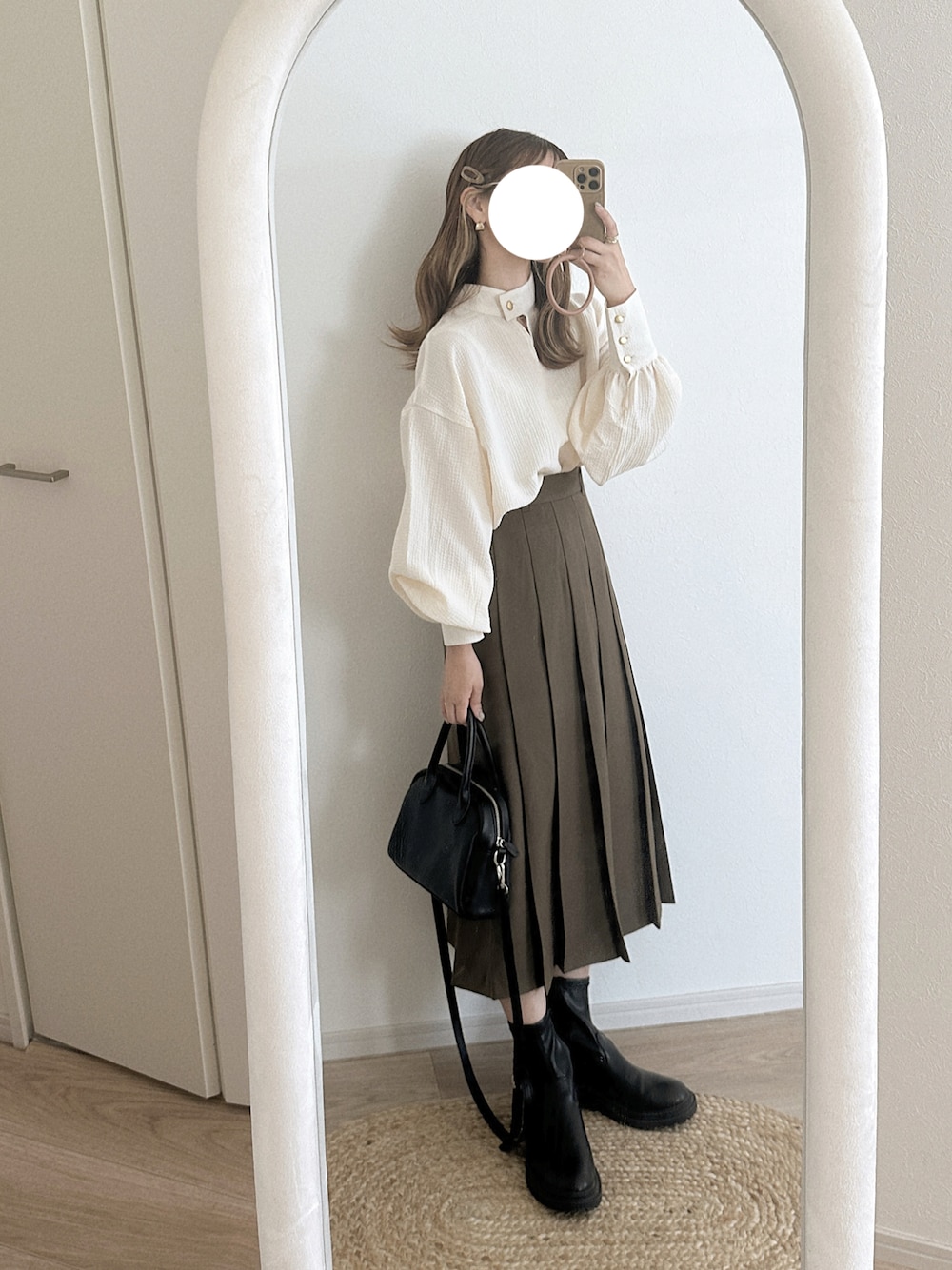「チェック、秋先取りコーデ、ママコーデ、GU、しまむら、プチプラ」｜「しまむらのアイテム（トップス、ホワイト系）」を使った、chocoさん（レディース・153cm）の秋コーディネートの1枚目の写真