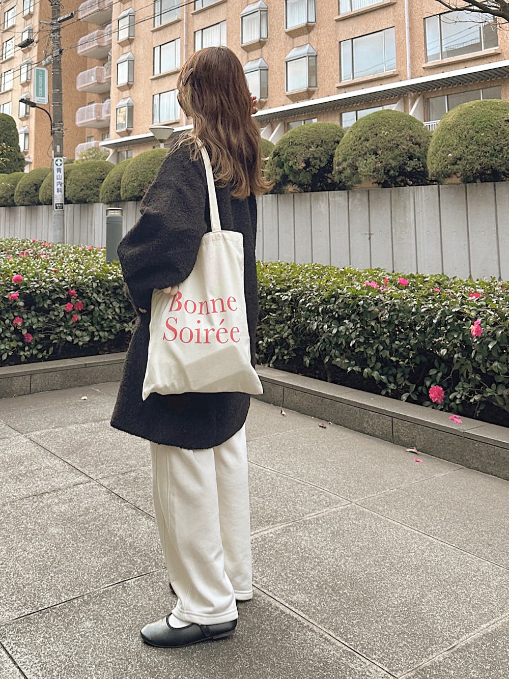 「お出かけコーデ、フレアコート、低身長、大人カジュアル、冬服コーデ、ママコーデ、GU」｜「RiberryのノーカラーAラインミドルコート（ノーカラーコート、ブラック系）」を使った、chocoさん（レディース・153cm）の冬コーディネートの1枚目の写真