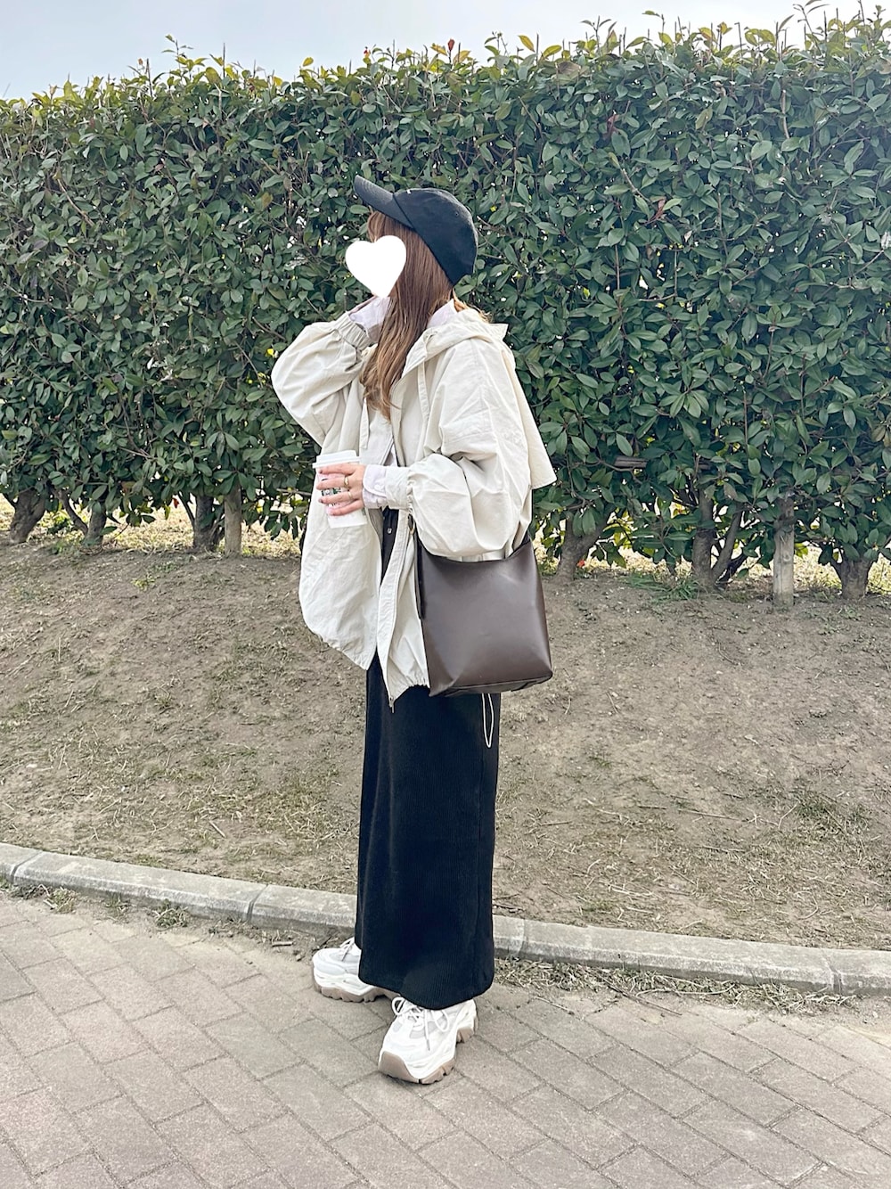 「UNIQLO、bonjour sagan、低身長コーデ、タイトスカート、大人カジュアル」｜「Bonjour Saganのミドルマウンテンパーカー（マウンテンパーカー、ベージュ系）」を使った、chocoさん（レディース・153cm）の冬コーディネートの1枚目の写真