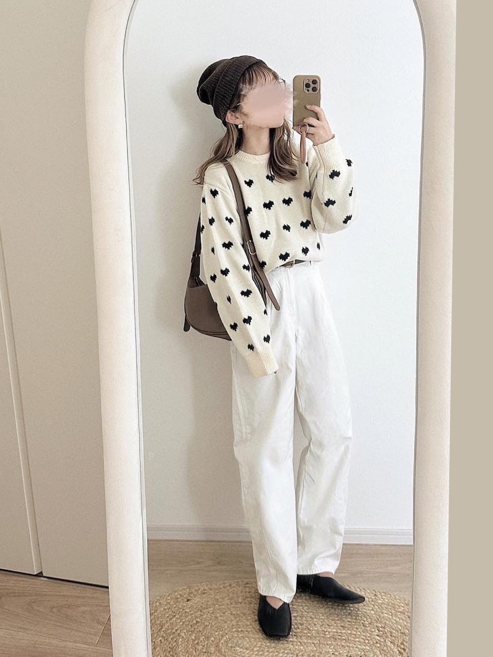 「シンプルコーデ、秋服コーデ、モノトーン、GU、ママコーデ」｜「titivateのハート柄ニットプルオーバー（ニット/セーター、ホワイト系）」を使った、chocoさん（レディース・153cm）の秋コーディネートの1枚目の写真