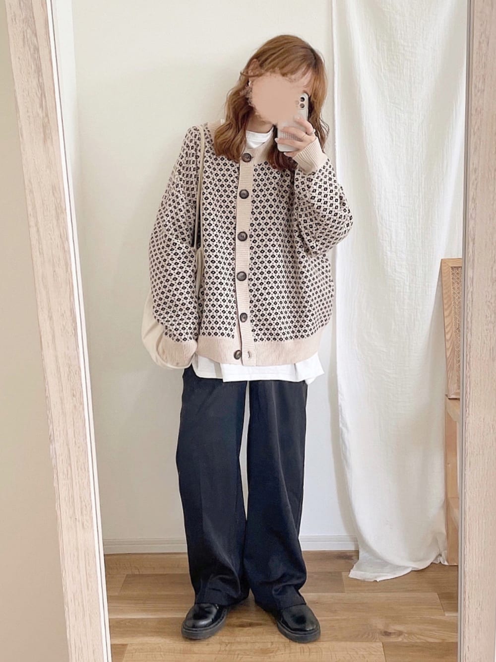 「ジャガード、モノトーン、レイヤードスタイル、プチプラ、シンプルコーデ、低身長、秋コーデ、classicalelf、chocomee」｜「classicalelfのレトロな気分がマストトレンド。2way配色ジャガードニットカーデ。（カーディガン/ボレロ、ベージュ系）」を使った、chocoさん（レディース・153cm）の秋コーディネートの1枚目の写真