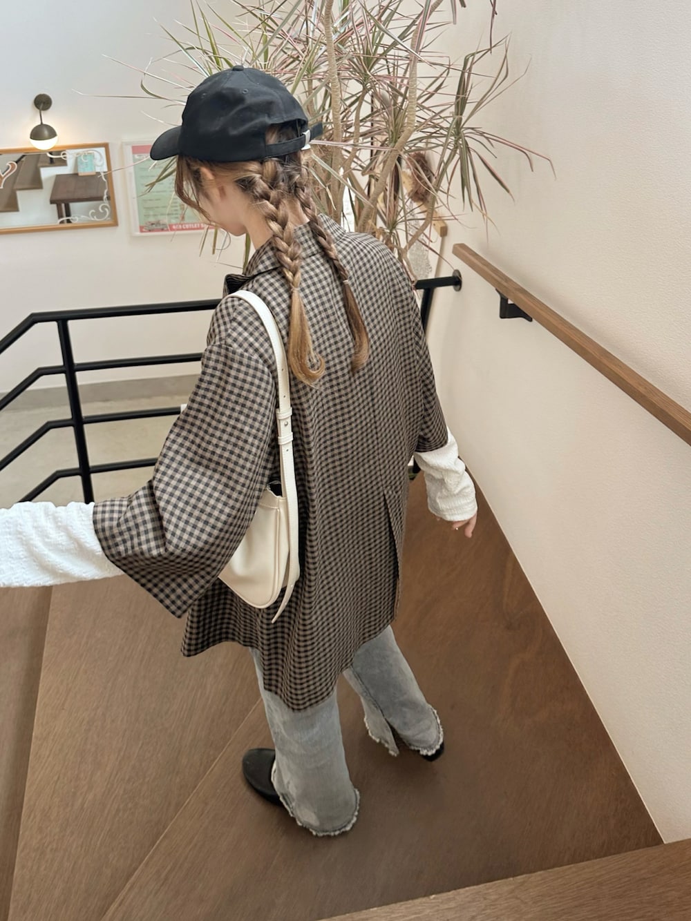 「しまむら」｜「しまむらのアイテム（ジャケット/アウター、ベージュ系）」を使った、chocoさん（レディース・153cm）の春コーディネートの1枚目の写真
