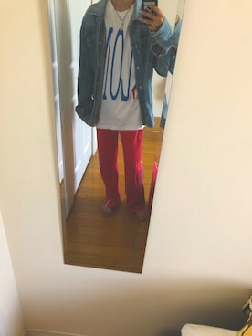 「アイテム（スウェットパンツ、レッド系）」を使った、琥太郎さん（メンズ・170cm）の冬コーディネート