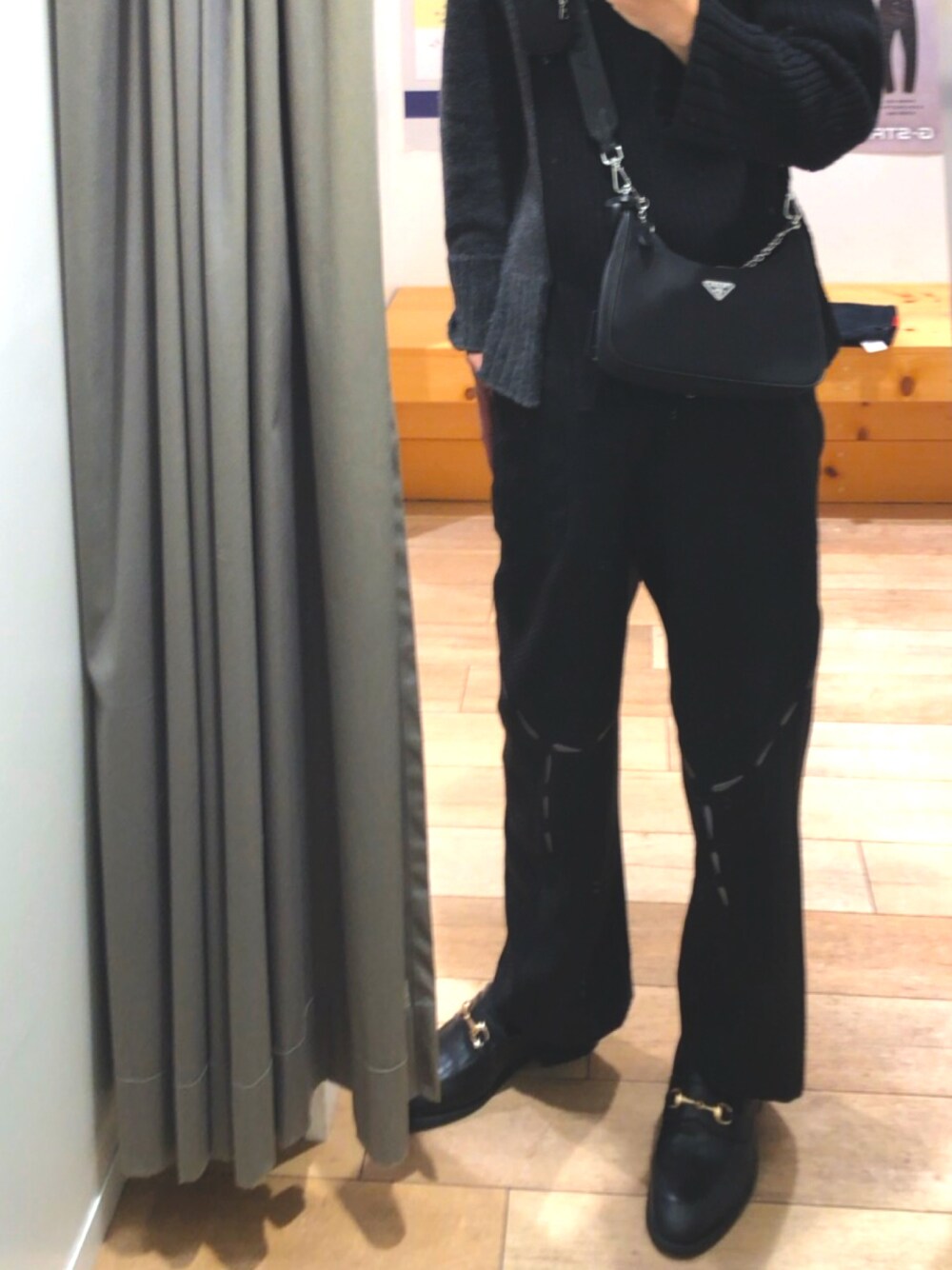 「kiko kostadinov、PRADA、Ujoh、秋冬コーデ、ニット、ローファー、モノトーン、プラダ、キレイめ」｜「UJOHのアイテム（ニット/セーター、ブラック系）」を使った、ひら丸さん（メンズ・178cm）の秋コーディネートの1枚目の写真