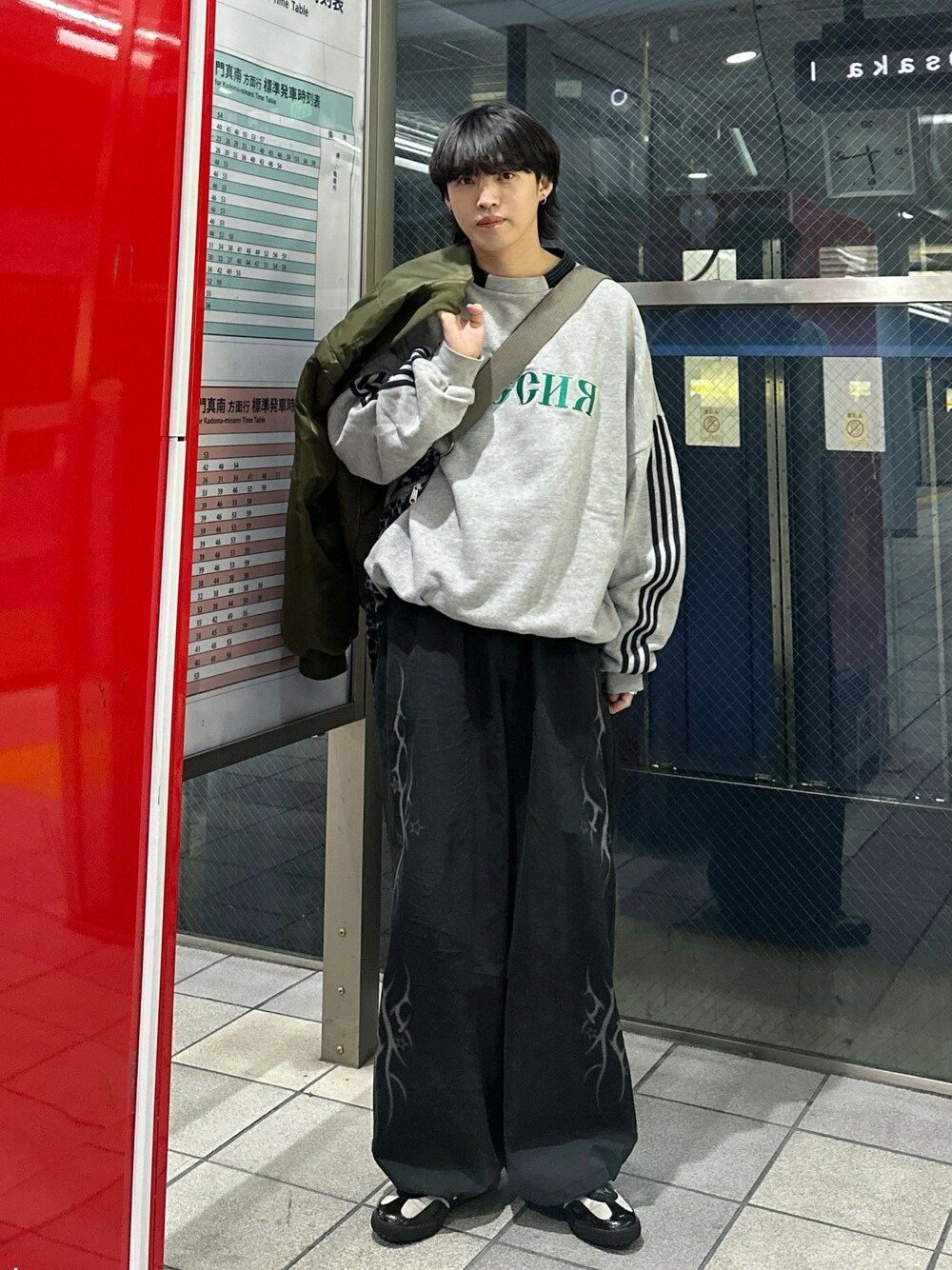 adidasのアイテムを使った「スポーツミックス」のメンズ人気