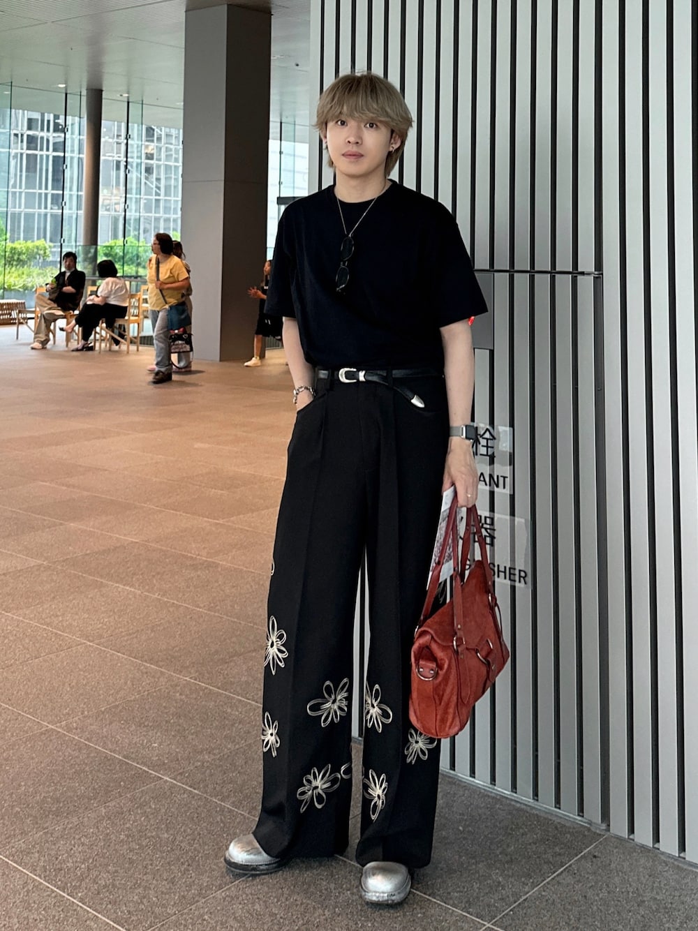 ajouter flow】flower embroidery slacksを使った人気