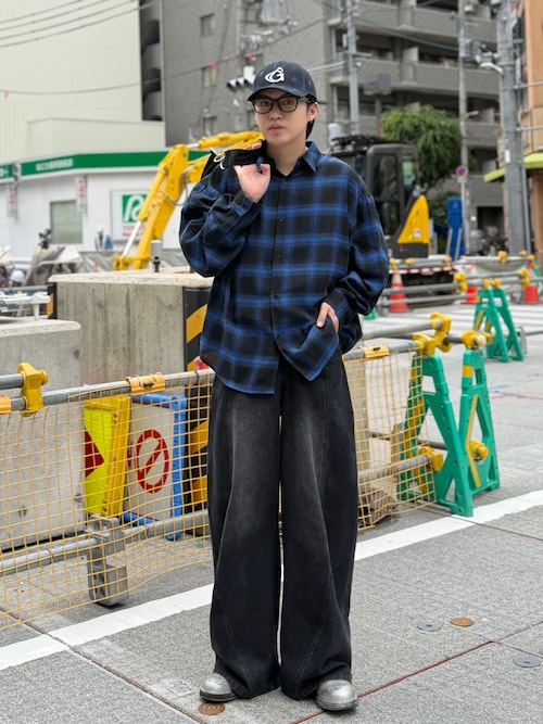 「ajouter flow(アジューテフロー)の【ajouter flow】cosmos embroidery ombre check shirt / コスモス刺繍オンブレチェックシャツ(シャツ/ブラウス)」を使った、がーさん(メンズ・177cm)の夏コーディネート
