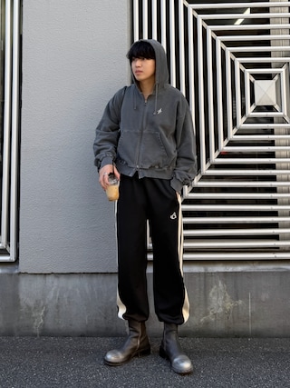 「ajouter flow(アジューテフロー)の【ajouter flow】af metal logo double zip-up hoodie(パーカー)」を使った、がーさん(メンズ・177cm)の秋コーディネート