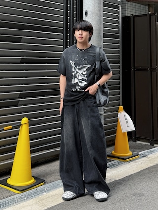 「CAMPHOR WOOD(カンファーウッド)のDISNEY / FANTASIA / GLITTER GRAPHIC TEE / ディズニーファンタジア ラメプリントTシャツ(Tシャツ/カットソー)」を使った、がーさん(メンズ・177cm)の秋コーディネート
