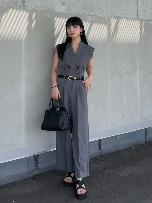 新品 未使用✨ MURUA ブラック ノースリーブ ワイドレッグオールインワン MURUA（ムルーア）の「テーラードノースリオールインワン