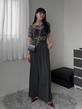 「ELUNIS（エルニス）のフラワーシアートップス（Tシャツ/カットソー、ブラック系）」を使った、comachiさん（レディース・163cm）の夏コーディネート