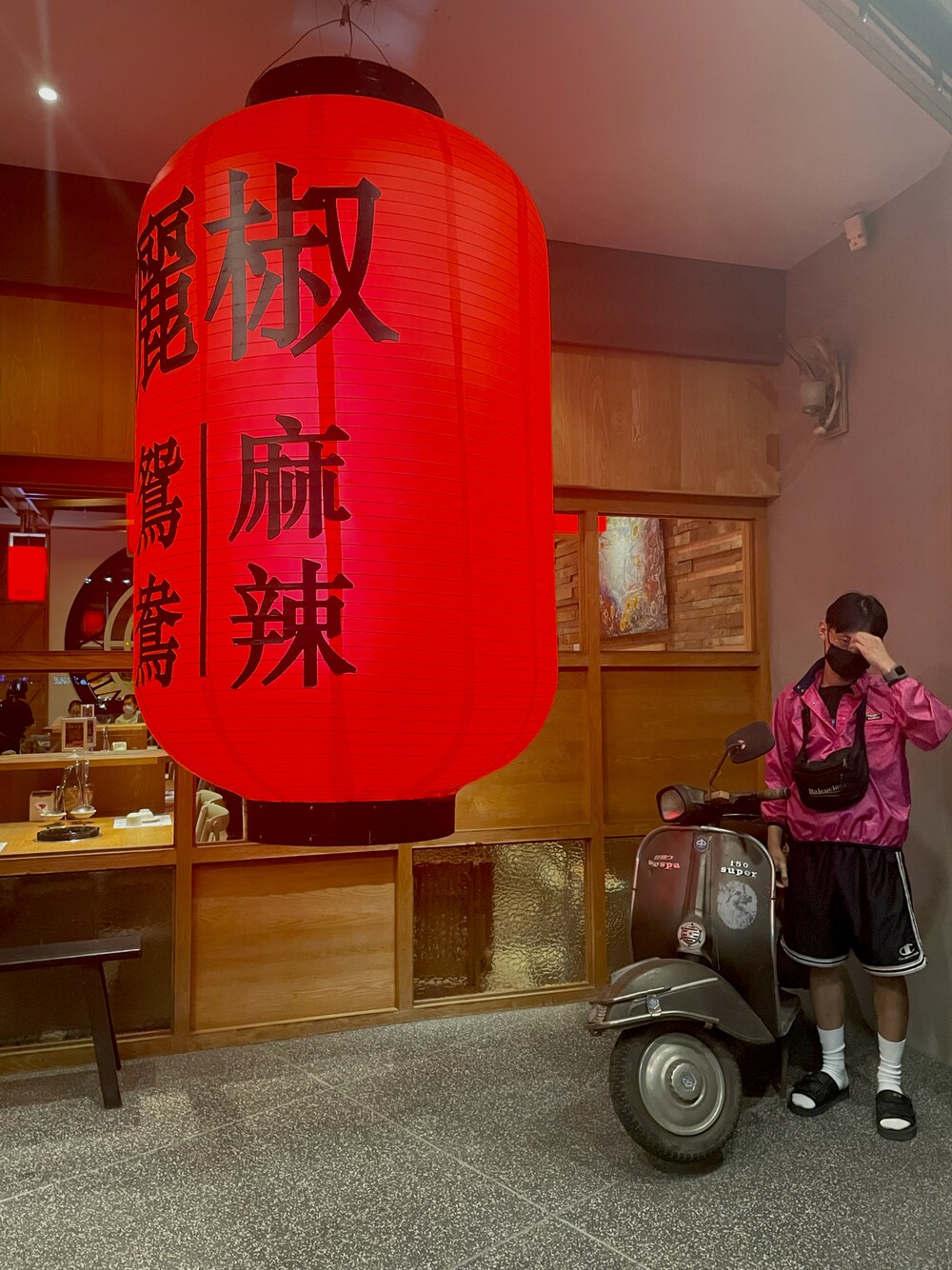 「灑椒」｜「suicokeのアイテム（サンダル、ブラック系）」を使った、五右衛門さん（メンズ・166cm）の春コーディネートの1枚目の写真