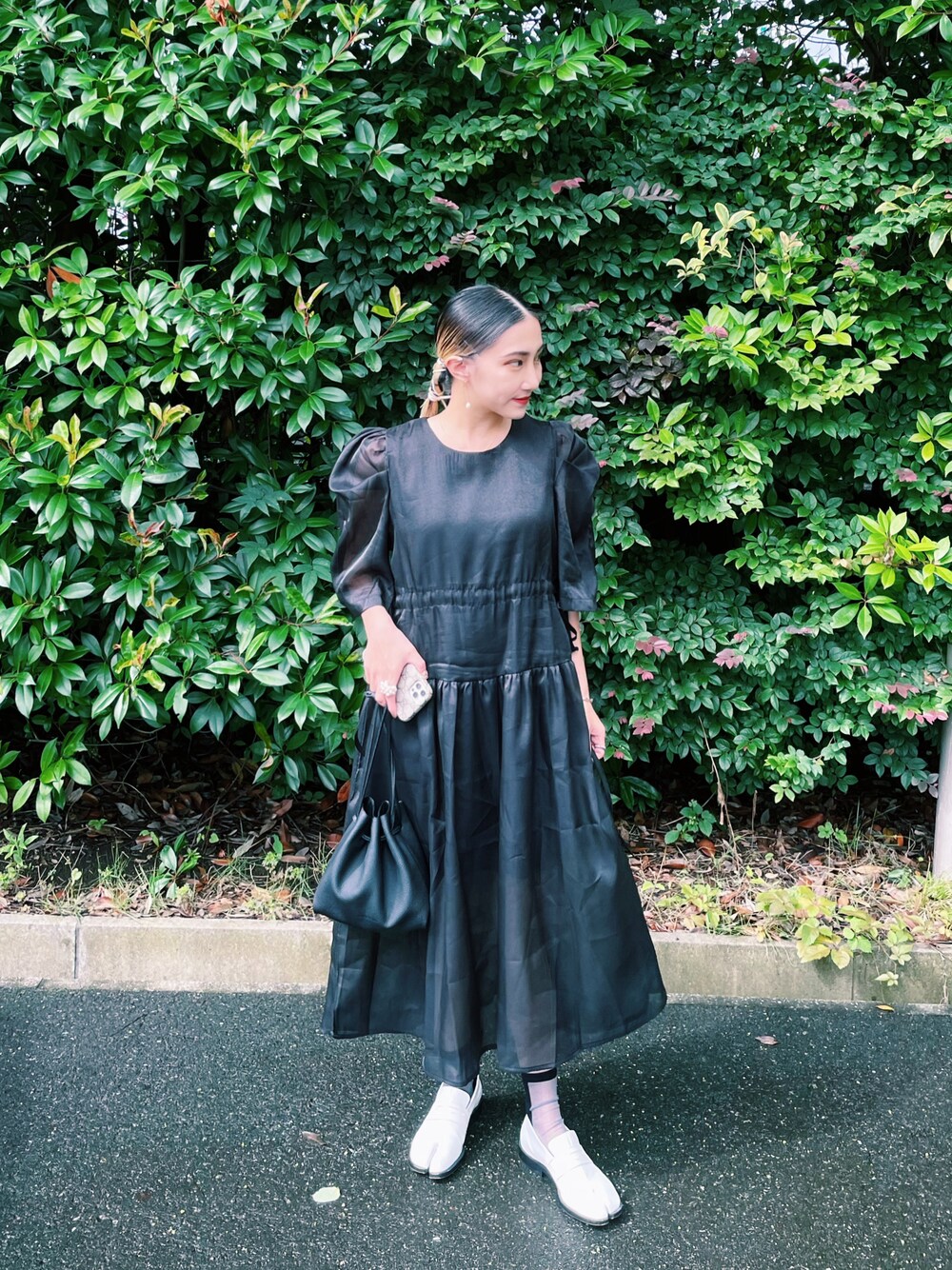「ワンピーススタイル、低身長女子、ミニバッグ、shein、低身長、オールブラック、結婚式、結婚式 ワンピース、結婚式スタイル、パフスリーブ、マルジェラ、Maison Margiela、ローファー、ハンドバッグ、レザーバッグ」｜「SHEINのアイテム（ワンピース、ブラック系）」を使った、 Saiさん（レディース・152cm）の夏コーディネートの1枚目の写真