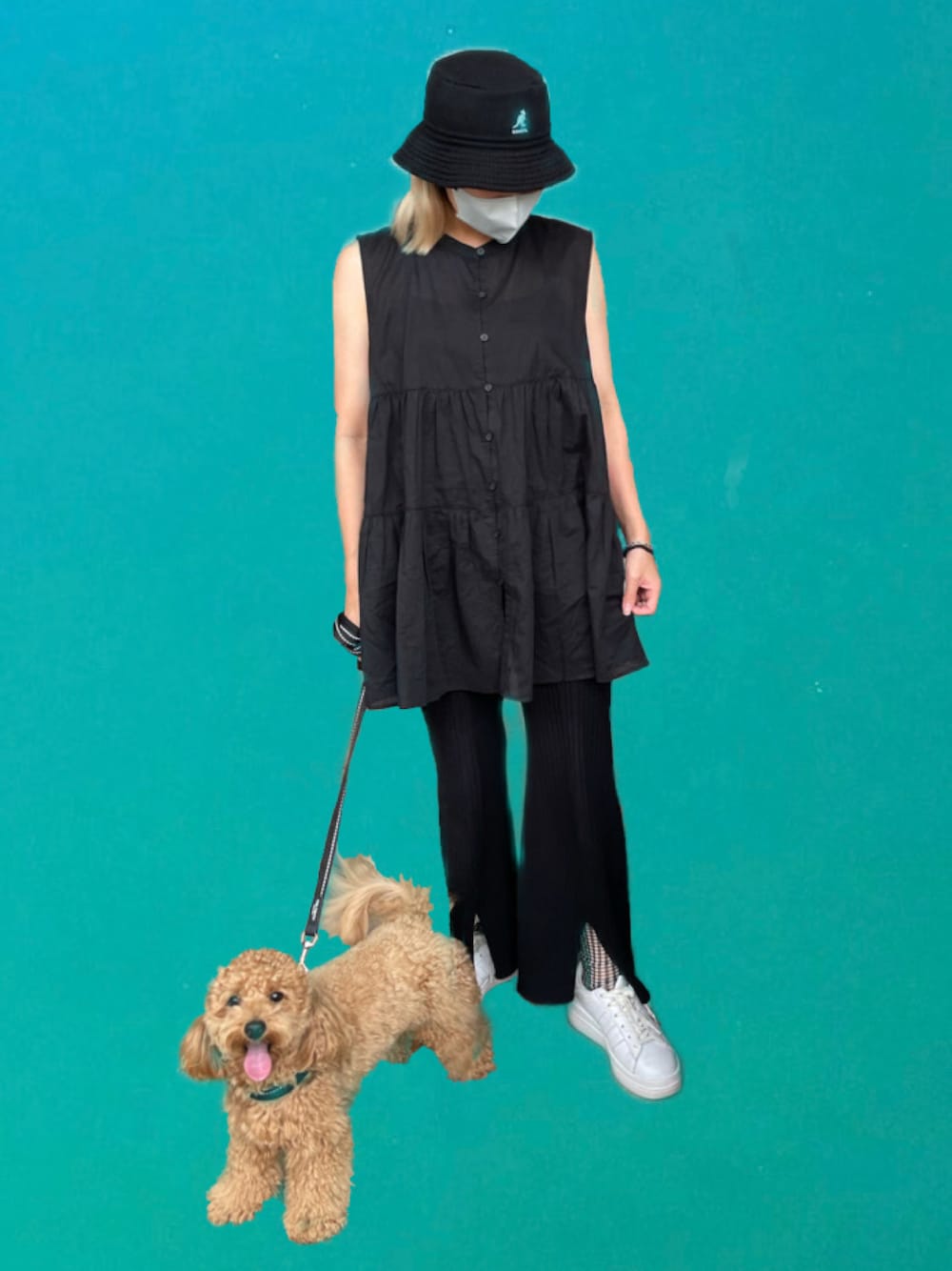 「ブラック、オトナカワイイ、ノースリーブ、UNIQLO、ユニクロ、オールブラック、モノトーン、フレアパンツ、バケットハット、KANGOL、白スニーカー、厚底シューズ、ニットパンツ」｜「KANGOLのアイテム（ハット、ブラック系）」を使った、 Saiさん（レディース・152cm）の夏コーディネートの1枚目の写真