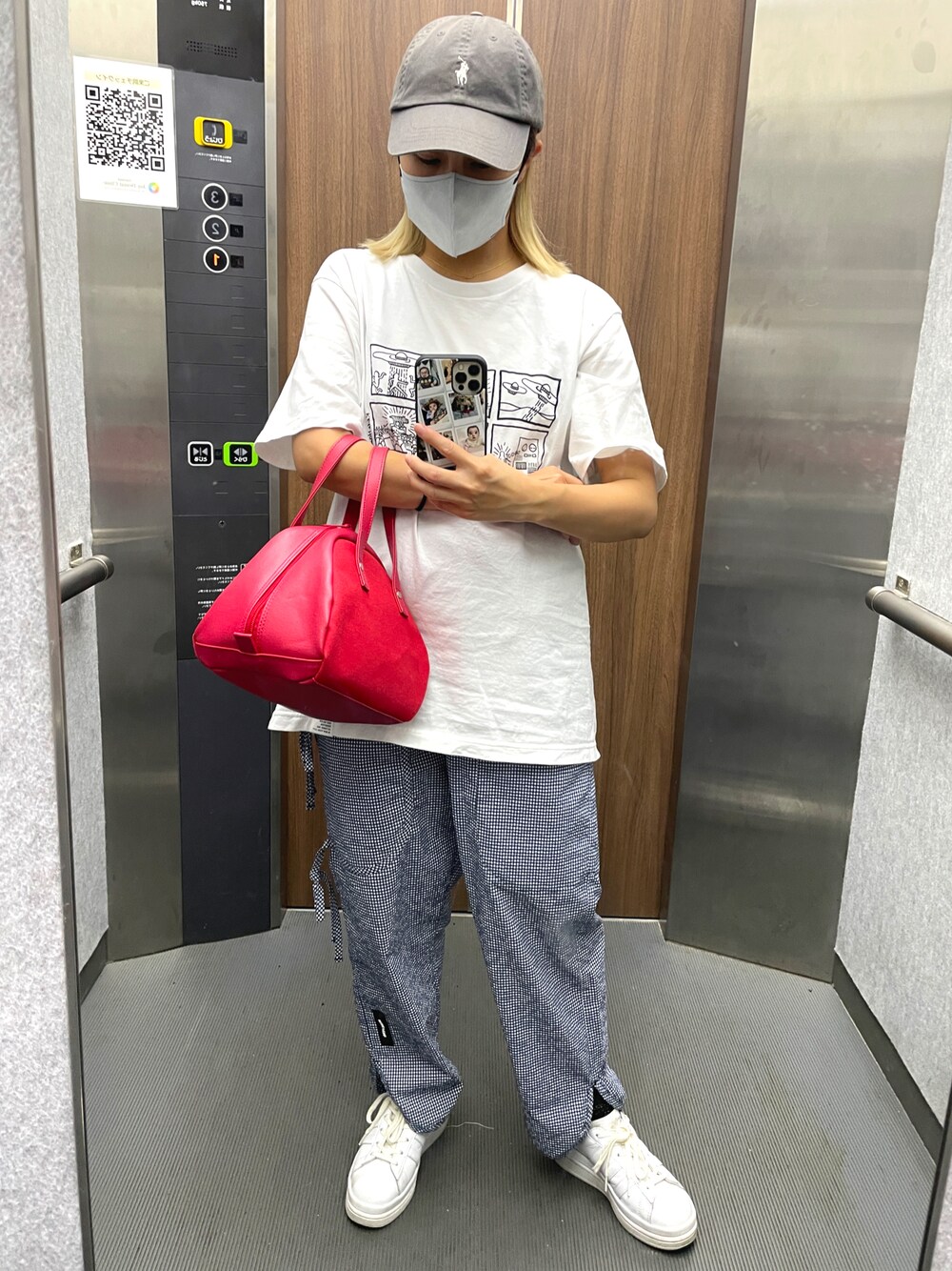「休日コーデ、ラクチンコーデ、夏コーデ、Tシャツ、UNIQLO、ビタミンカラー、ギンガムチェック、白Tシャツ、厚底シューズ、メンズライク、SYU.HOMME/FEMM、キースへリング」｜「SYU.HOMME/FEMMのアイテム（パンツ、ブルー系）」を使った、 Saiさん（レディース・152cm）の夏コーディネートの1枚目の写真