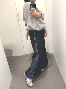 「アイテム（スニーカー、シルバー系）」を使った、CHIHOさん（レディース・161cm）の秋コーディネート