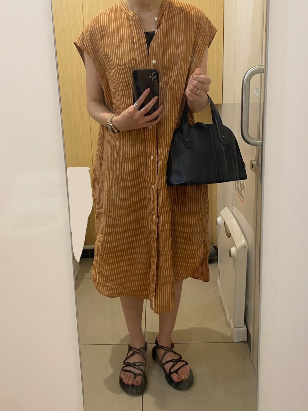 「大人カジュアル、シンプルコーデ、きれいめカジュアル、ラクチンコーデ、ootd、夏コーデ」｜「GYMPHLEXのアイテム（シャツワンピース、オレンジ系）」を使った、ハナレさん（レディース・154cm）の夏コーディネートの1枚目の写真