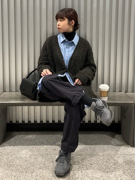 「タートルネック」｜「アイテム（カーゴパンツ）」を使った、UKIさん（レディース・155cm）の冬コーディネート