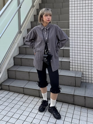 「DRWCYS(ドロシーズ)のメタルフレームオーバルサングラス(サングラス)」を使った、UKIさん(レディース・155cm)の秋コーディネート
