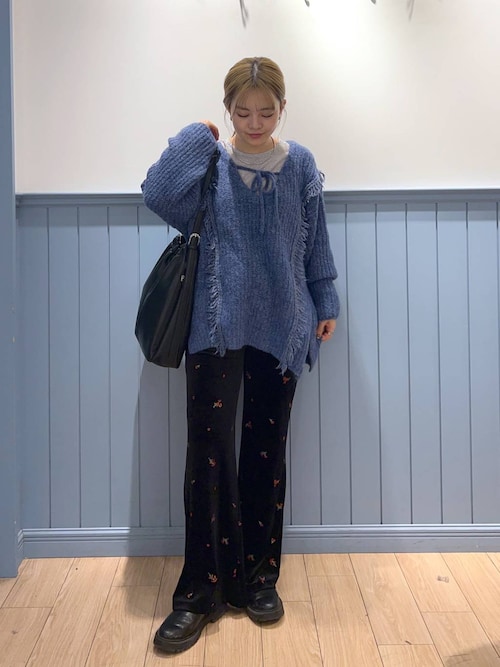 セール】ベロアシシュウフレアパンツ 250463（その他パンツ）｜LOWRYS