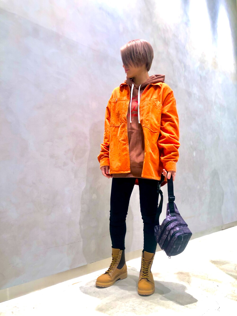 「でぃーぜるうらわすたっふ、1月、パンツスタイル、オーバーサイズ」｜「DIESELのメンズ シャツ コーデュロイ（シャツ/ブラウス、オレンジ系）」を使った、mdrさん（レディース・162cm）の冬コーディネートの1枚目の写真