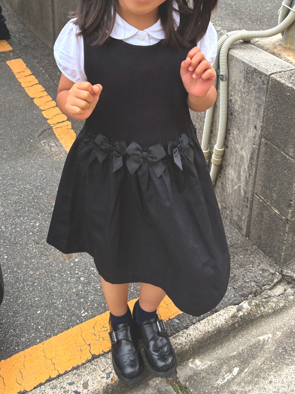 「green label relaxingのGLR モンクストラップ シューズ 16.5-23cm（ドレスシューズ、ブラック系）」を使った、kaaiさん（キッズ・110cm）の夏コーディネートの1枚目の写真