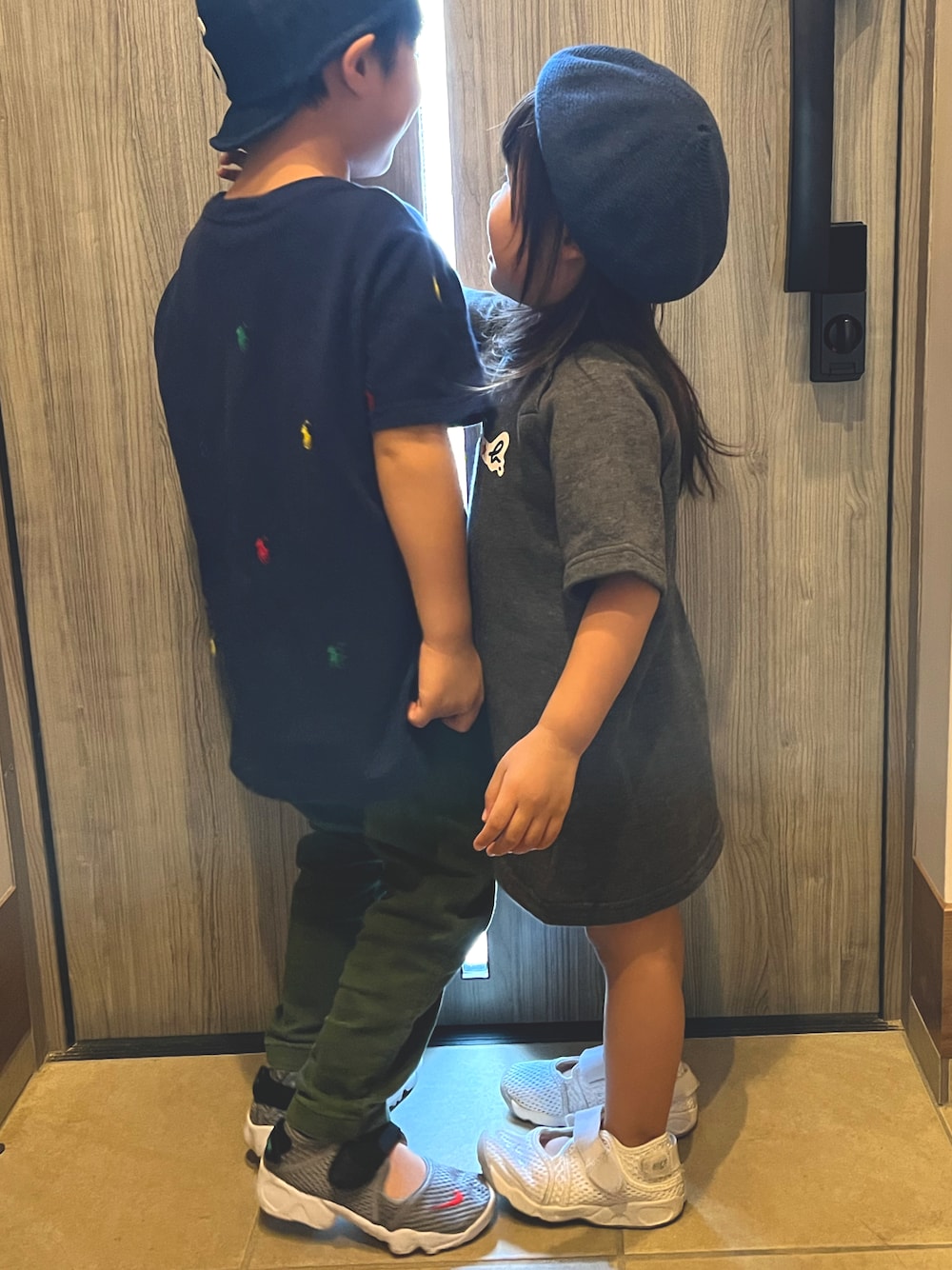 「NIKEのアイテム（シューズ、その他）」を使った、kaaiさん（キッズ・110cm）の夏コーディネートの1枚目の写真