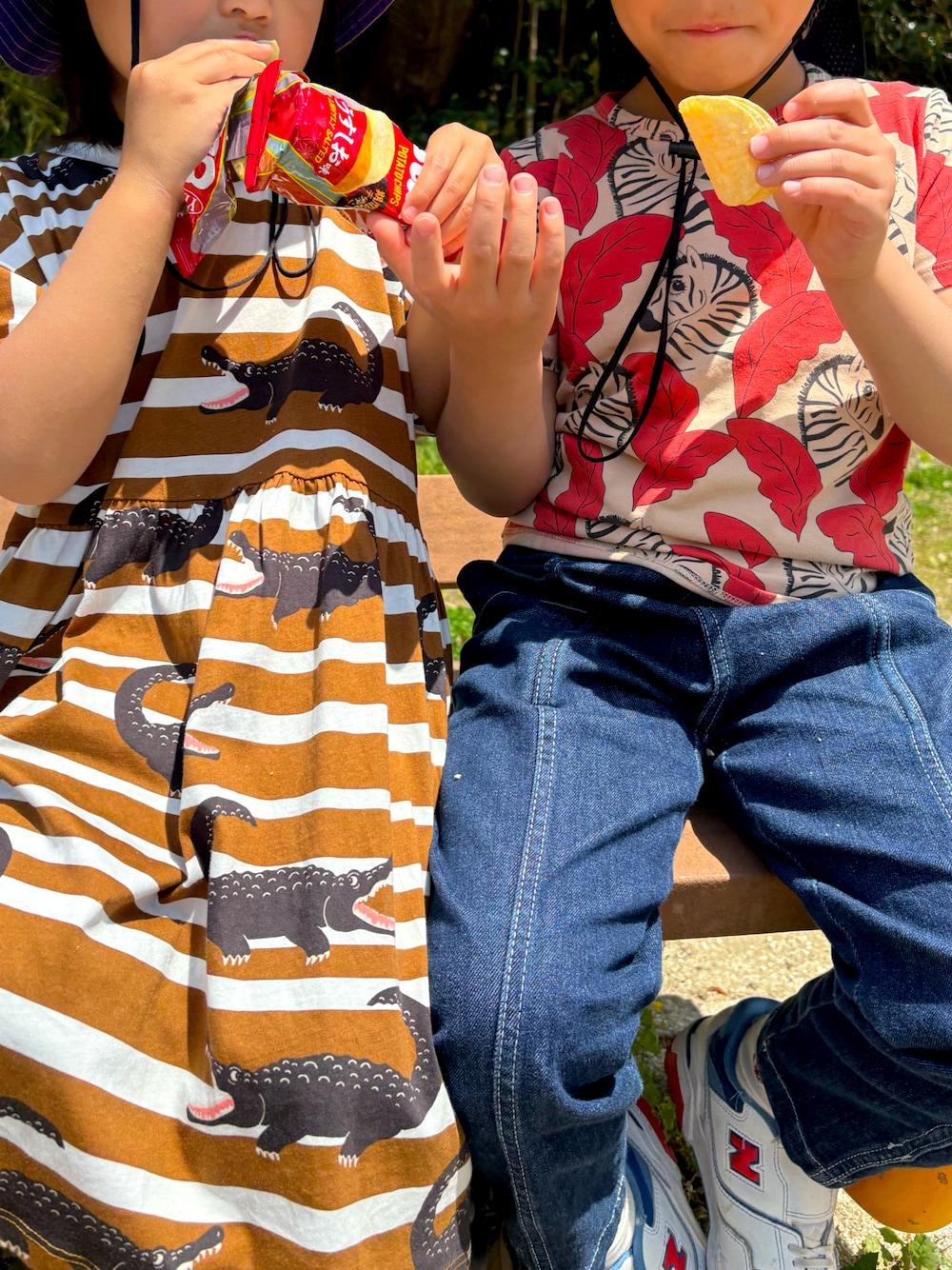 「H&Mのアイテム（パンツ、ブルー系）」を使った、kaaiさん（キッズ・110cm）の夏コーディネートの1枚目の写真