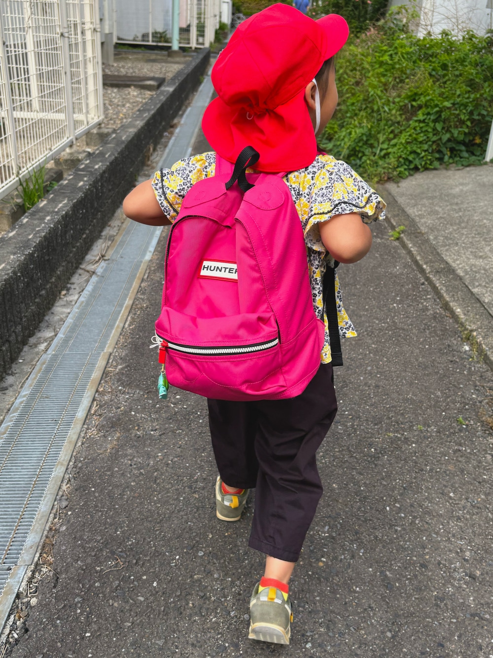 「HUNTERの《HUNTER》KIDS ORIGINAL BACKPACK（バックパック/リュック、ピンク系）」を使った、kaaiさん（キッズ・110cm）の夏コーディネートの1枚目の写真