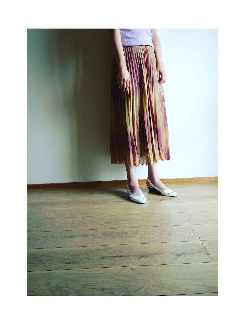 「古着、メルカリ、古着スカート、プリーツスカート、花柄スカート、レトロスカート、ロングスカート、古着コーデ、古着女子、大人古着」｜「古着のアイテム（スカート、ベージュ系）」を使った、Yotchさん（レディース・163cm）の夏コーディネートの1枚目の写真