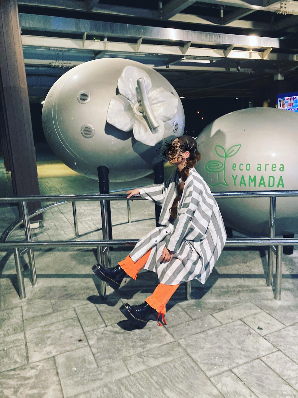 「古着、メルカリ、古着ワンピース、シャツワンピース、パジャマシャツ、ストライプ、裾フリル、古着パンツ、フリルパンツ、カラーパンツ、古着MIX、古着コーデ、古着女子、used、レトロ」｜「古着のアイテム（シャツワンピース、グレー系）」を使った、Yotchさん（レディース・163cm）の夏コーディネートの1枚目の写真