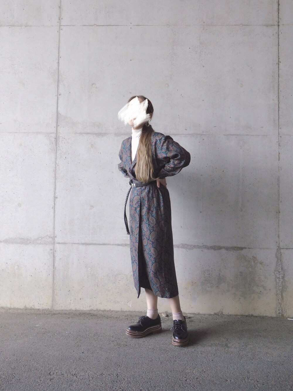 「古着、メルカリ、古着ワンピ、古着ワンピース、ペイズリー、ペイズリーワンピース、レトロワンピース、レトロ、レトロコーデ、古着MIX、古着コーデ、古着女子、大人古着、古着屋、ふるぎ」｜「古着のアイテム（ワンピース/ドレス、ブルー系）」を使った、Yotchさん（レディース・163cm）の春コーディネートの1枚目の写真