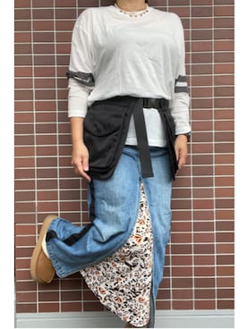 「アイテム（デニムスカート）」を使った、猫山さん（レディース・161cm）の秋コーディネート