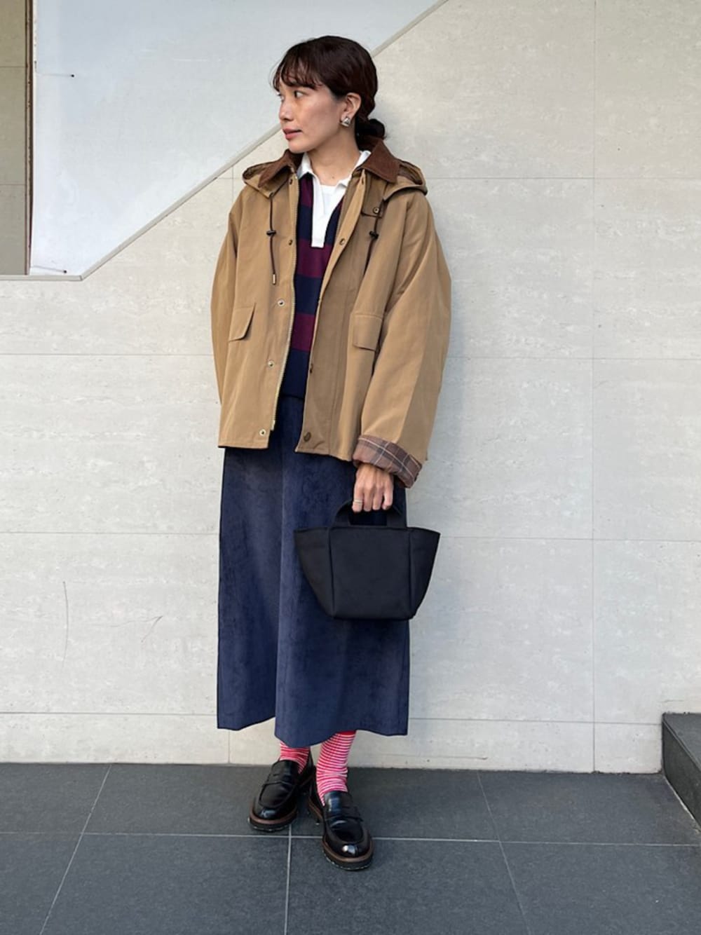 「SHIPS、SHIPS for women、シップス、シップス フォー ウィメン(SHIPS for women)、冬コーデ、冬アウター、コーデュロイ、フレアスカート」｜「PASCUCCIのPASCUCCI:ワイド ローファー◇（ローファー、ブラック系）」を使った、本橋さん（レディース・154cm）の冬コーディネートの1枚目の写真
