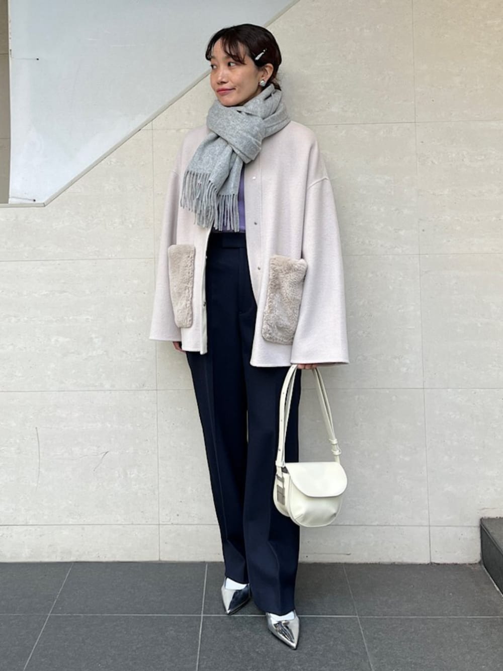「SHIPS、SHIPS for women、シップス、シップス フォー ウィメン(SHIPS for women)、冬コーデ、冬アウター、リバーコート、リバーシブル、フェイクファー、カシミヤストール、カシミヤ」｜「SHIPSのリバー ファー ポケット コート（ノーカラーコート、ベージュ系）」を使った、本橋さん（レディース・154cm）の冬コーディネートの1枚目の写真