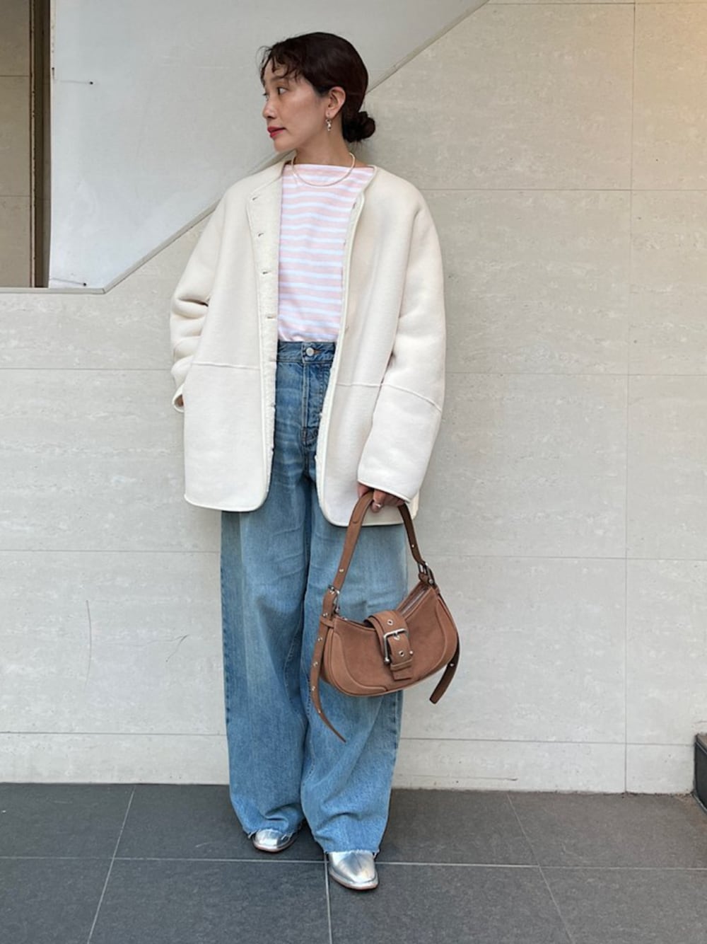 「SHIPS、SHIPS for women、シップス、シップス フォー ウィメン(SHIPS for women)、ボアブルゾン、リバーシブルボアブルゾン、ショートブーツ、ボーダー」｜「SHIPSのERICKA NICOLAS BEGAY:ナバホシャイニーネックレス 0.4/40cm（ネックレス、シルバー系）」を使った、本橋さん（レディース・154cm）の冬コーディネートの1枚目の写真