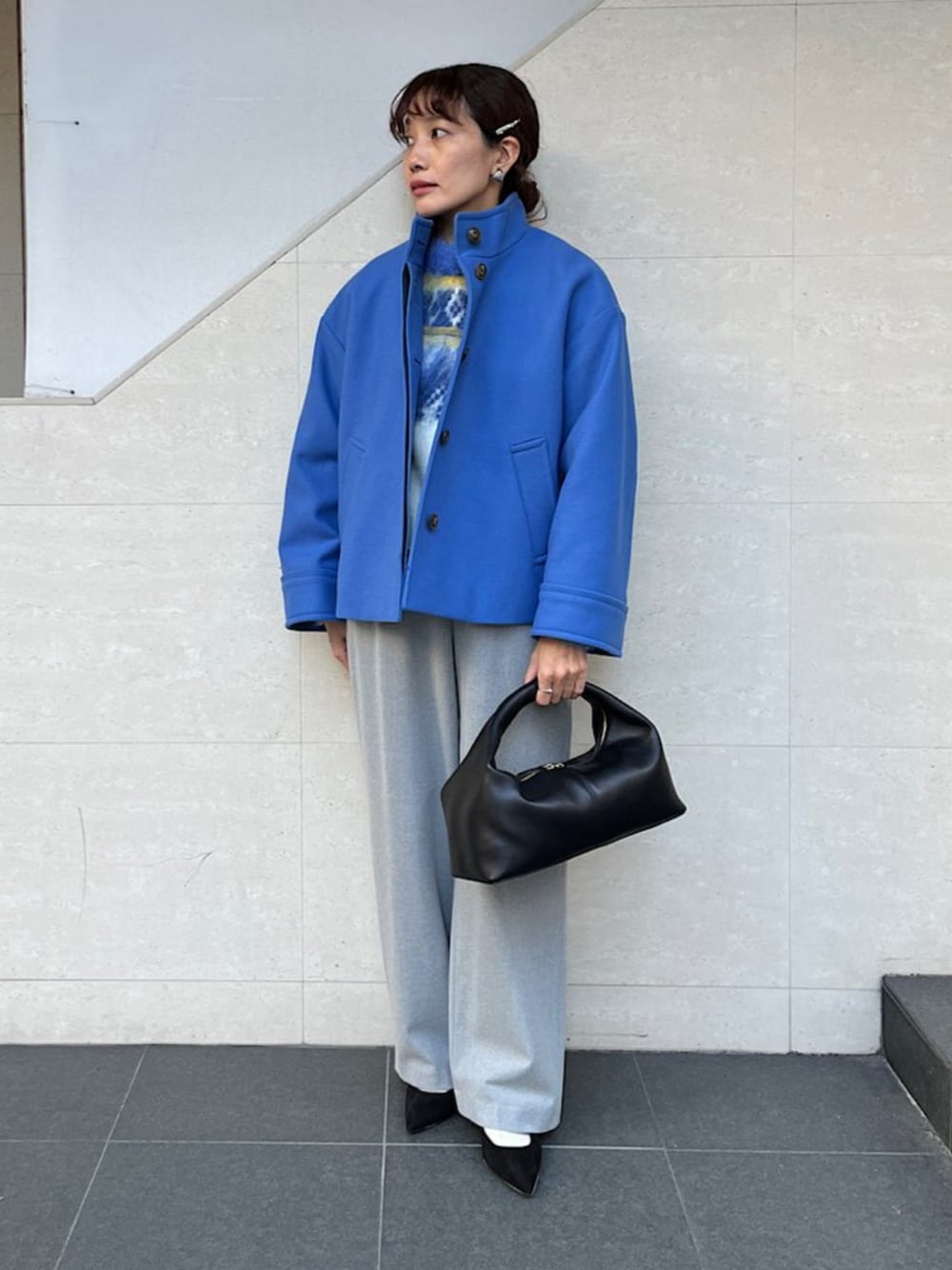 「SHIPS、SHIPS for women、シップス、シップス フォー ウィメン(SHIPS for women)、冬コーデ、冬アウター、ハーフコート、ラインコート、ノルディック柄、ノルディックニット」｜「SHIPSの〈手洗い可能〉両面起毛 ドロスト パンツ（その他パンツ、グレー系）」を使った、本橋さん（レディース・154cm）の冬コーディネートの1枚目の写真