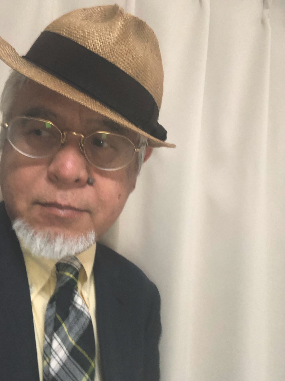 「ハット、丸めがね、ボタンダウンシャツ、ブラックウォッチタイ、ブレザースタイル、トラッド、大人コーデ、おしゃれさんと繋がりたい、古希スタイル」｜「PUBのアイテム（ハット、ベージュ系）」を使った、しまうまおじさんさん（メンズ・165cm）の夏コーディネートの1枚目の写真